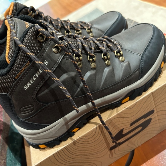 Shoes - Picture 3 of 4